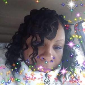 Meet your Posher, Dionne